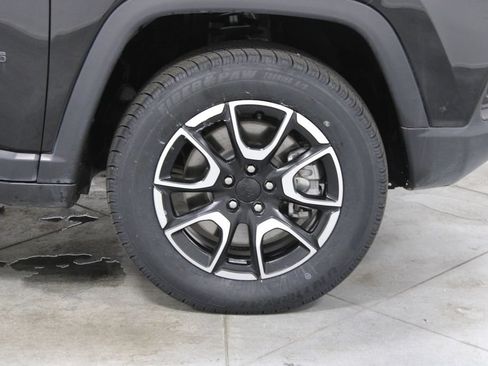 Used 2024 Jeep Compass Trailhawk AWD/4WD image 11