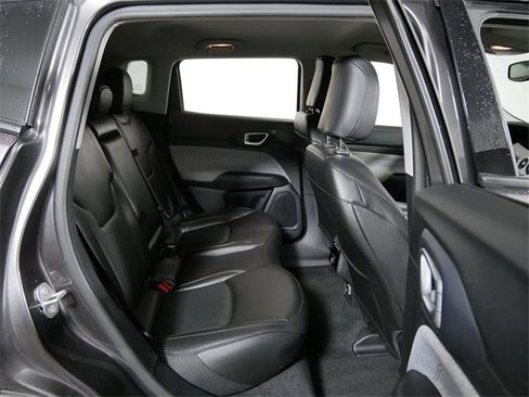 Used 2022 Jeep Compass Latitude image 12