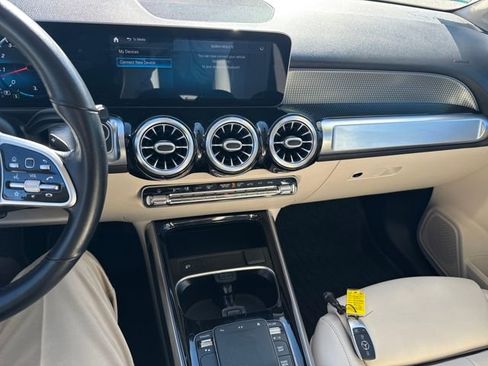Used 2021 Mercedes-Benz GLB 250 4MATIC image 21