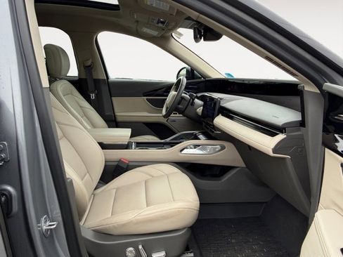 Used 2025 Lincoln Nautilus Premier w/ Equipment Group 102A image 15