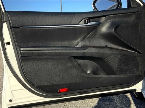 Used 2022 Toyota Camry SE FWD image 21