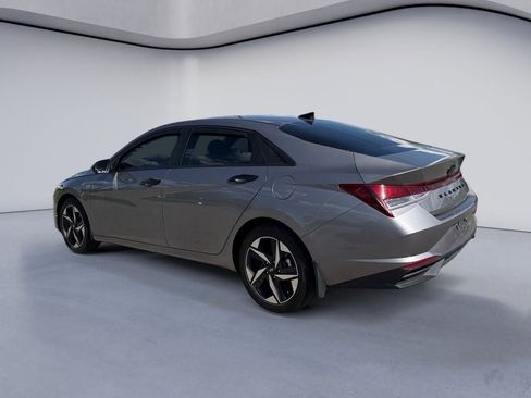 Used 2023 Hyundai Elantra SEL w/ Convenience Package FWD image 3