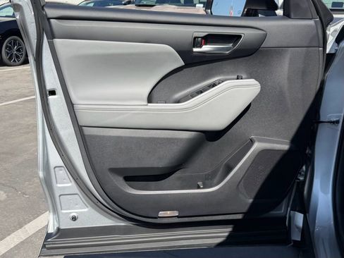 Certified 2024 Toyota Highlander XLE image 13
