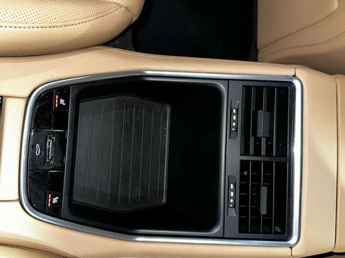 Used 2018 Porsche Panamera 4 image 34