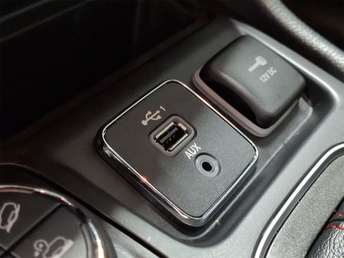 Certified 2019 Jeep Cherokee Trailhawk w/ Cold Weather Group image 31