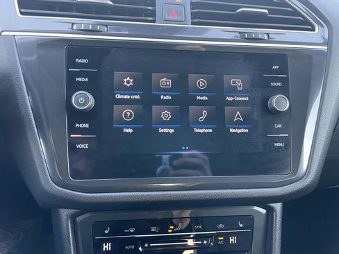 Used 2024 Volkswagen Tiguan SE image 16