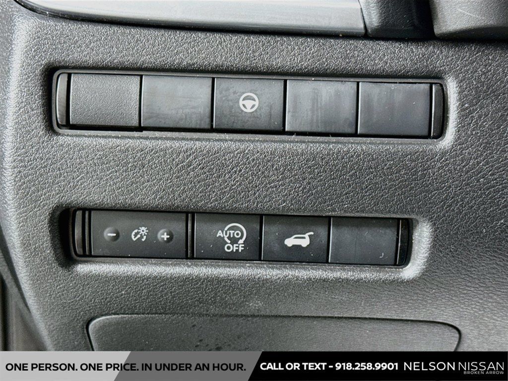 Certified 2025 Nissan Rogue SV FWD image 10