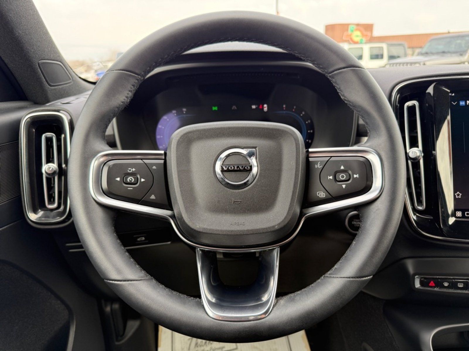 Used 2023 Volvo XC40 B5 Core AWD/4WD image 11