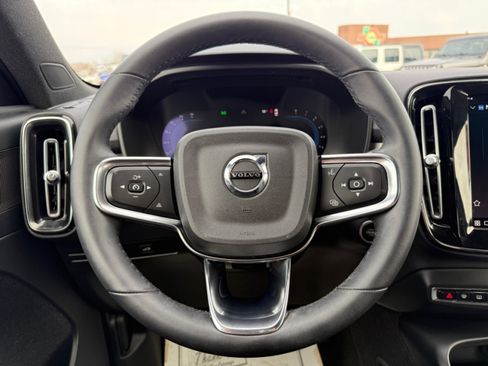 Used 2023 Volvo XC40 B5 Core AWD/4WD image 11