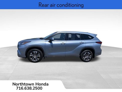 Used 2020 Toyota Highlander XLE AWD/4WD image 6