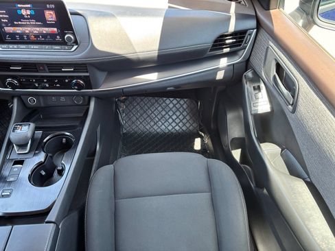 Used 2023 Nissan Rogue S FWD image 15