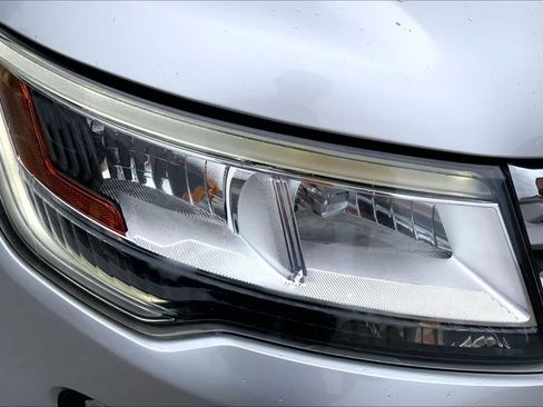 Used 2018 Ford Explorer Limited FWD image 28