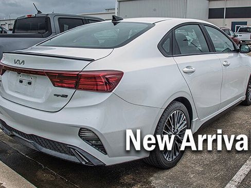 Used 2022 Kia Forte GT-Line w/ GT-Line Premium Package FWD image 3