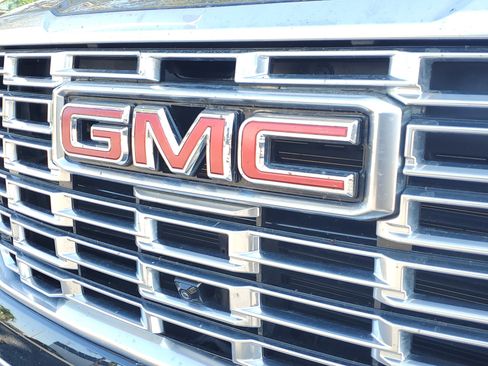 Used 2025 GMC Yukon Denali image 10