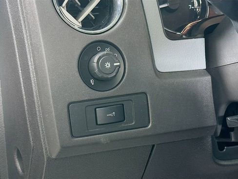 Used 2012 Ford F150 XLT w/ XLT Chrome Pkg image 11