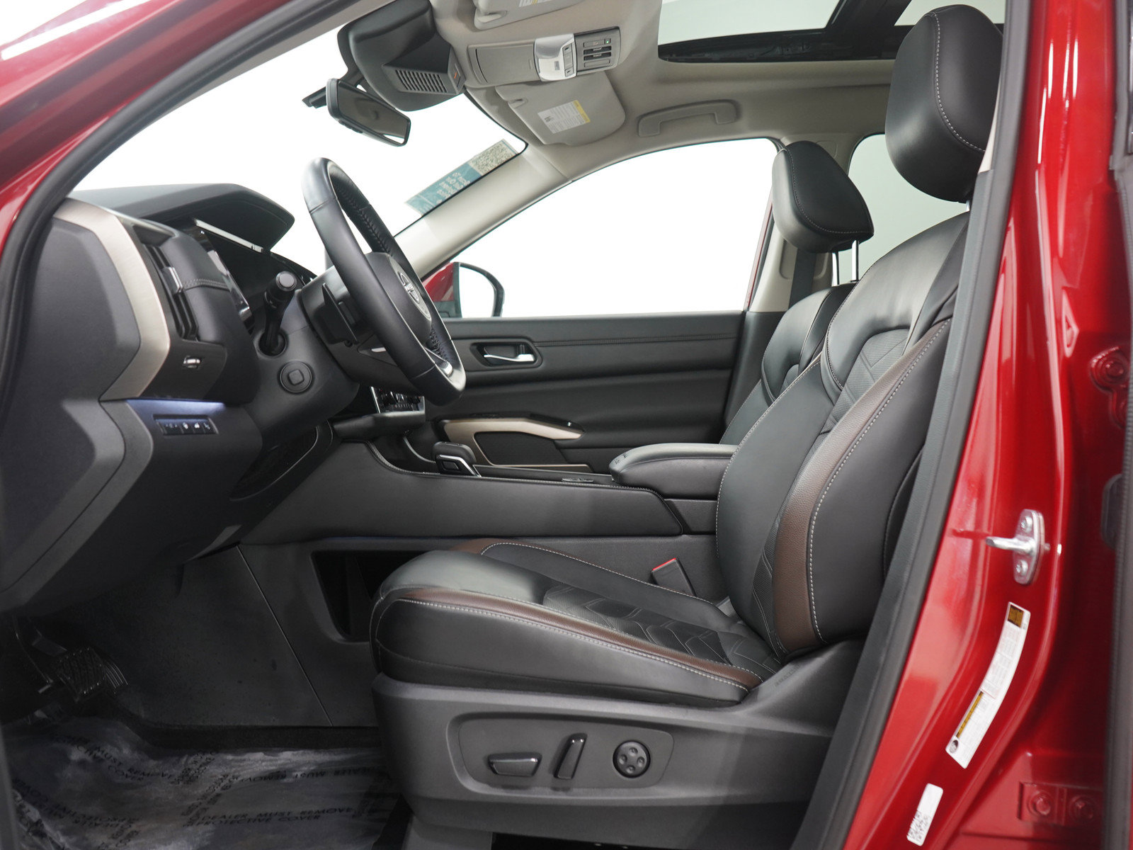 Used 2024 Nissan Pathfinder Platinum AWD/4WD image 26