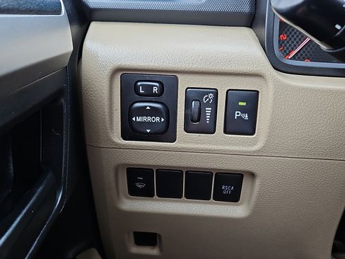 Used 2011 Toyota 4Runner SR5 w/ Convenience Pkg RWD image 19