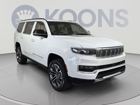 Used 2023 Jeep Grand Wagoneer Series III AWD/4WD image 10