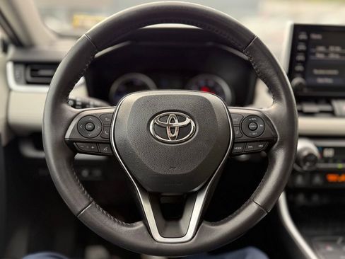 Used 2020 Toyota RAV4 XLE image 9
