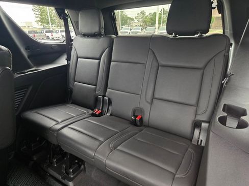 Used 2022 Chevrolet Tahoe Z71 w/ Luxury Package AWD/4WD image 17