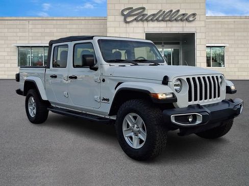 Used 2022 Jeep Gladiator Sport AWD/4WD image 2