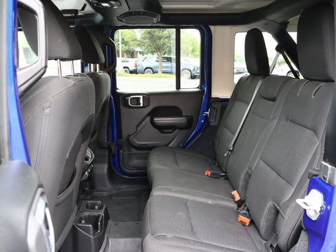 Used 2018 Jeep Wrangler Unlimited Sport S AWD/4WD image 16