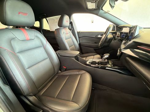 Used 2024 Chevrolet Trax RS FWD image 27
