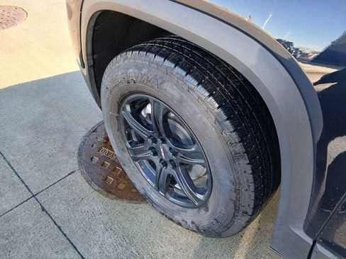 Used 2022 GMC Acadia AT4 image 32