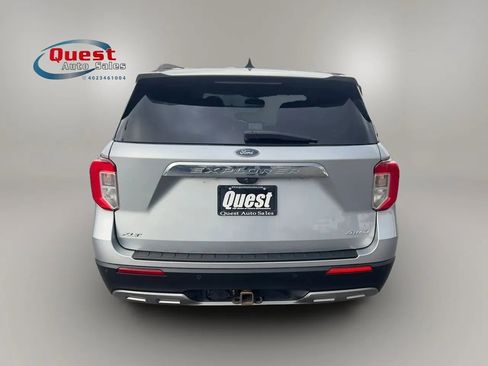 Used 2023 Ford Explorer XLT w/ Equipment Group 202A AWD/4WD image 4