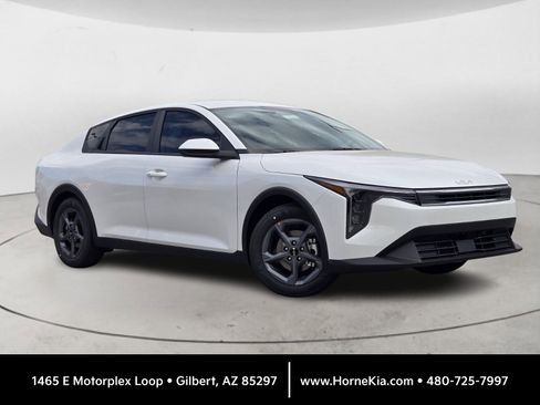 New 2025 Kia K4 LXS image 1