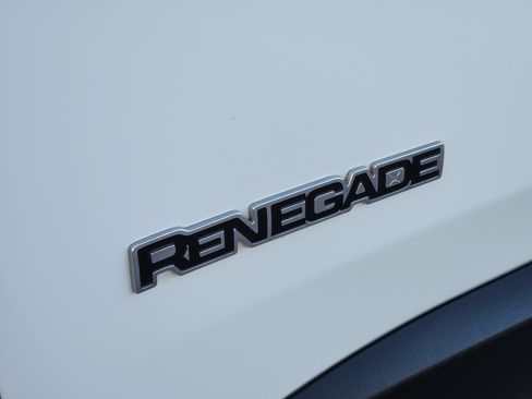Used 2016 Jeep Renegade Latitude w/ Popular Equipment Group image 11