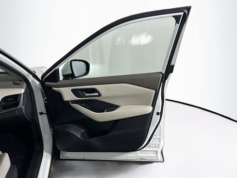 Used 2024 Nissan Rogue SV image 34