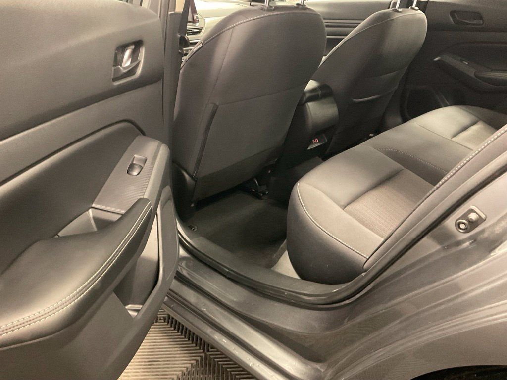 Used 2025 Nissan Altima 2.5 SV FWD image 24