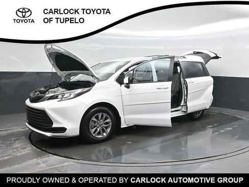Used 2022 Toyota Sienna LE image 50