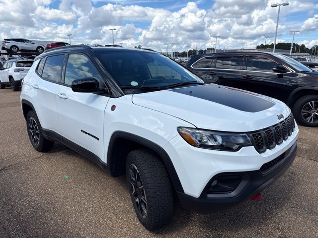 Used 2024 Jeep Compass Trailhawk AWD/4WD image 3