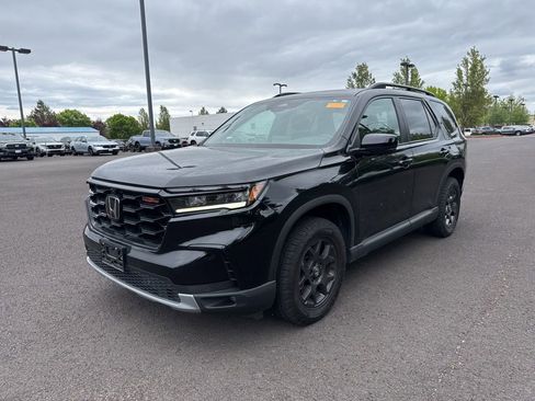 Used 2023 Honda Pilot TrailSport image 3