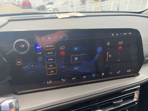 Used 2026 Chevrolet Traverse LT image 15