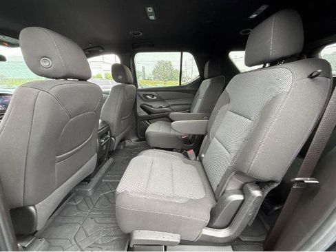 Used 2023 Chevrolet Traverse LT FWD image 18