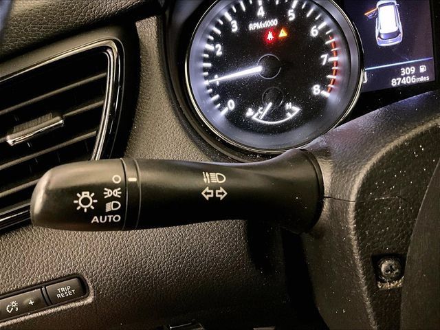 Used 2018 Nissan Rogue SV AWD/4WD image 31