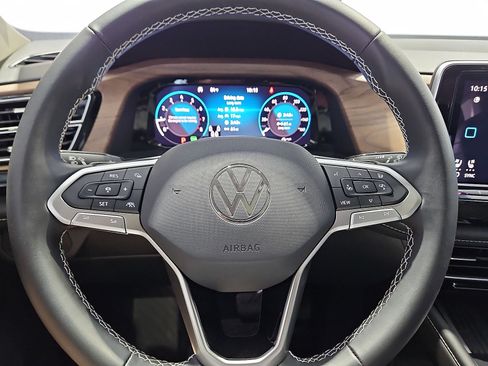 Used 2026 Volkswagen Atlas SE FWD image 21