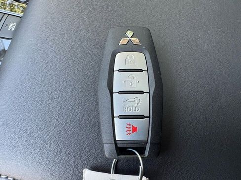 New 2025 Mitsubishi Outlander SE image 38