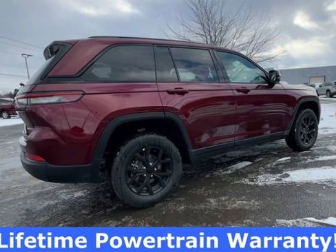 New 2025 Jeep Grand Cherokee Laredo image 8