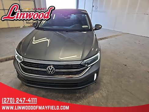 Used 2024 Volkswagen Jetta SEL image 3