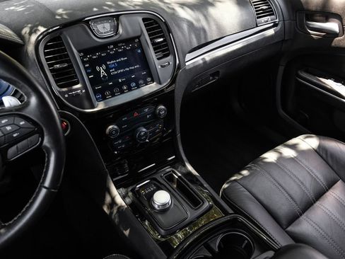 Used 2019 Chrysler 300 S RWD image 33