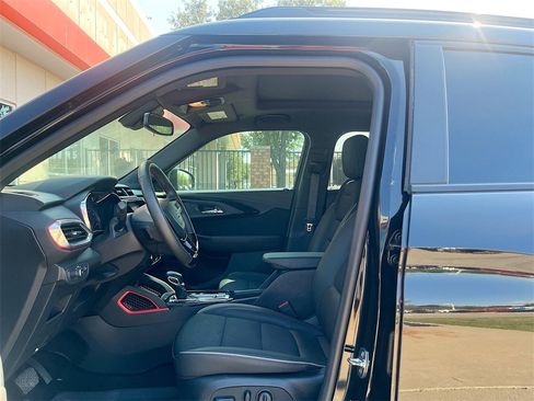 Used 2023 Chevrolet TrailBlazer RS w/ Sun and Liftgate Package image 21