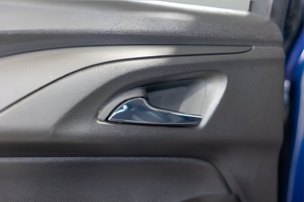 Used 2023 Chevrolet TrailBlazer LT FWD image 43