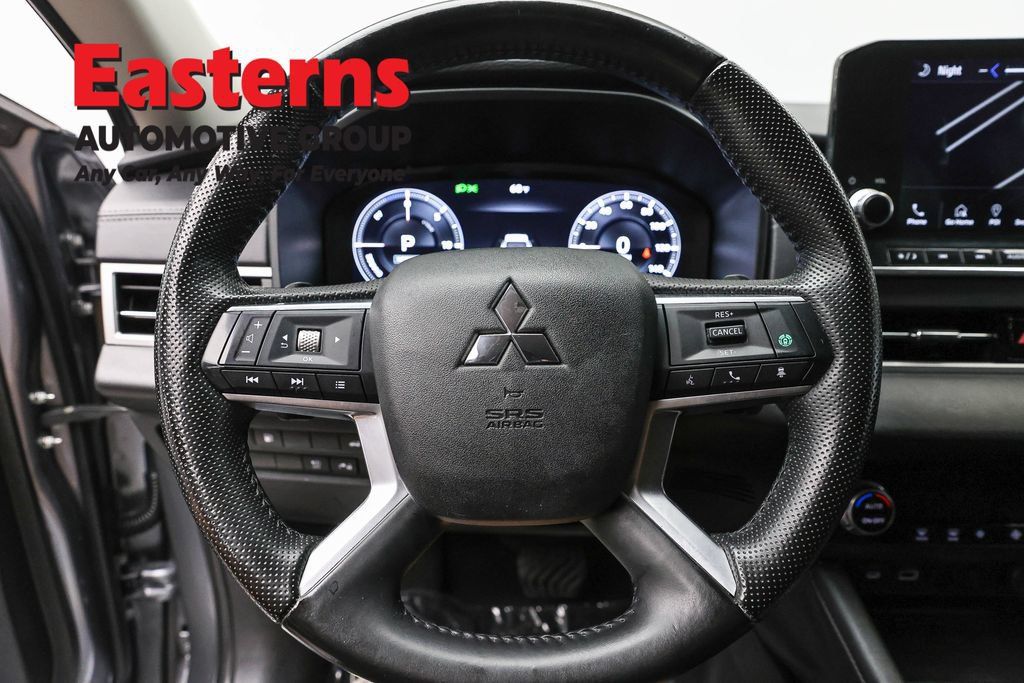 Used 2023 Mitsubishi Outlander SE AWD/4WD image 12