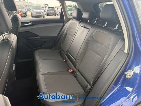 Certified 2022 Volkswagen Taos SE FWD image 22