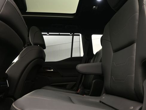 Used 2024 Lexus GX 550 w/ Accessory Package (2T) AWD/4WD image 12