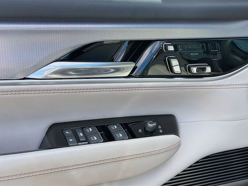 Used 2022 Jeep Grand Wagoneer Series I w/ Flexible Seating Group image 25